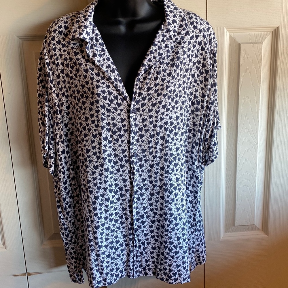 NWOT ASOS Short Sleeve Heart Print Button Down Blouse-Size large 💙💙💙